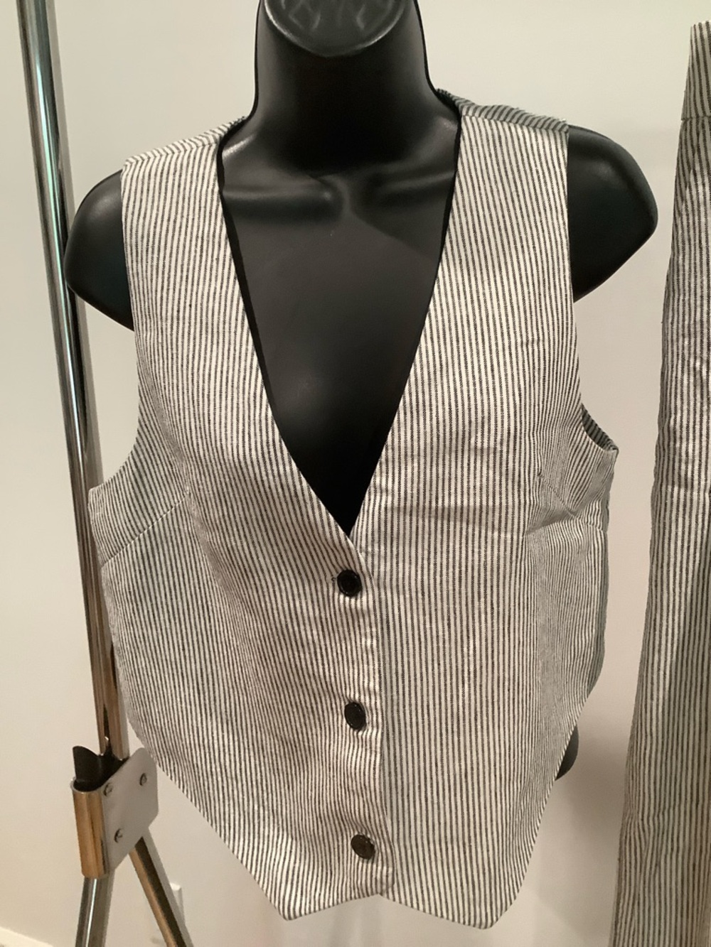 Scoop Linen Blend V-Neck Button Vest and Matching Pants, Small - Picture 3 of 14
